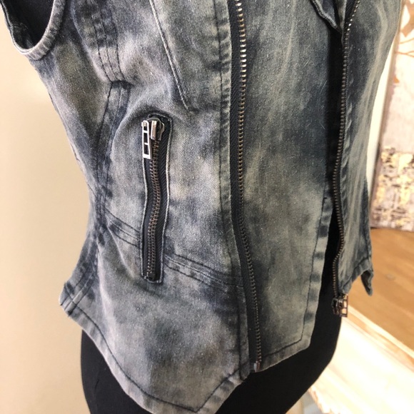 Vest - Picture 5 of 5